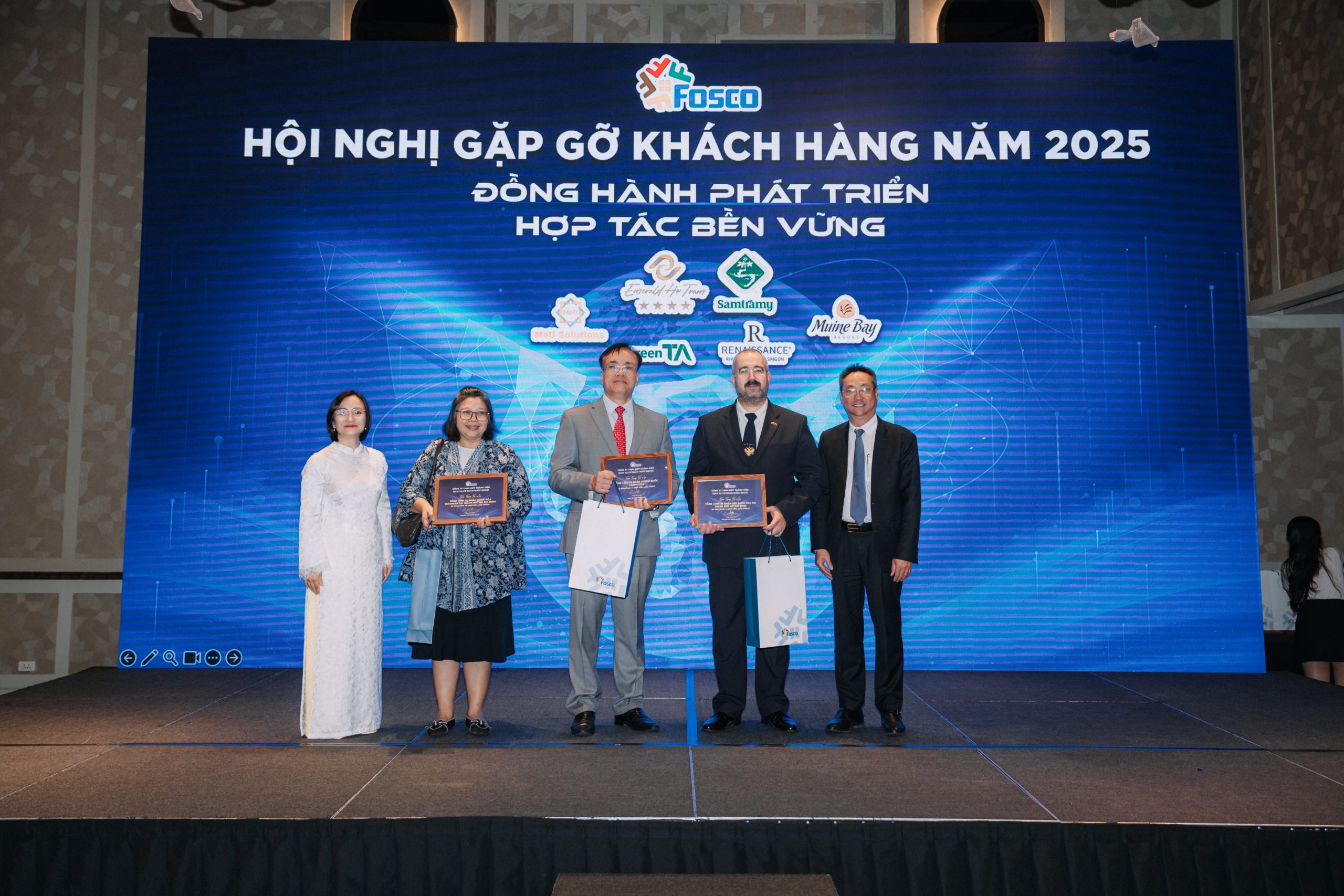 FOSCO Hoi Nghi Gap Go Khach Hang 2025 09